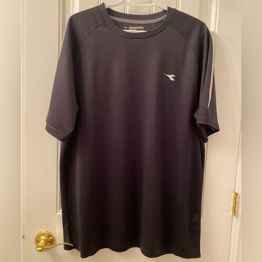 NWOT MEN’S SIZE XL SHORT SLEEVE MESH-LIKE SHORT SLEEVE T SHIRT BY DIADORA